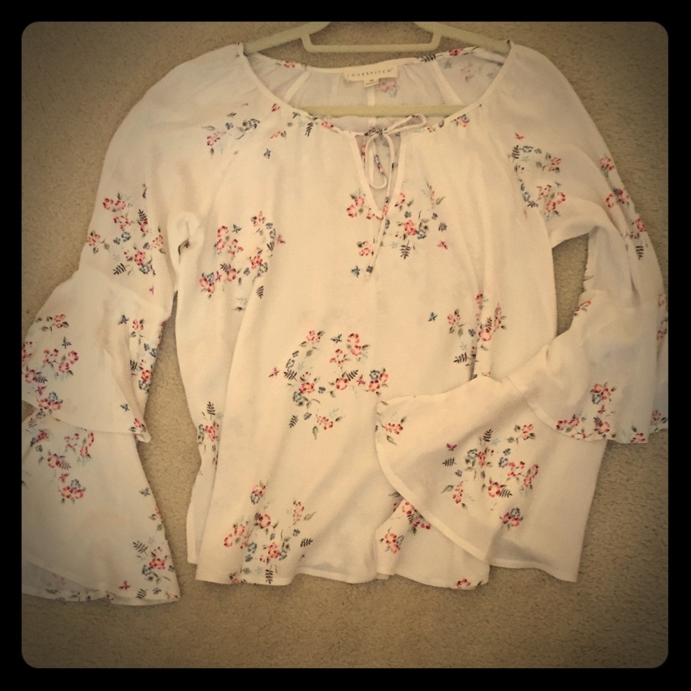 Women’s Bell Sleeved top